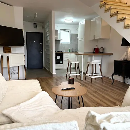 Cozy Palace View Apartment