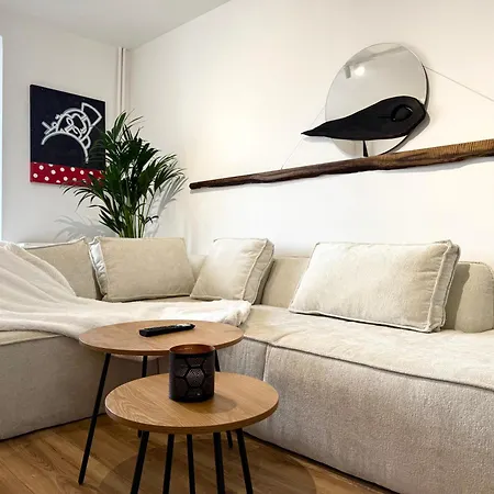 Cozy Palace View Apartment Bucharest