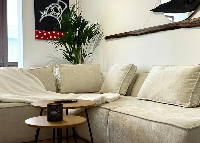 Cozy Palace View Apartment *